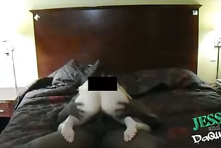 एक आदमी एक बड़ी औरत है जो उसके साथ ब्लू पिक्चर सेक्सी फुल मूवी प्यार में है द्वारा चूमा गधा.