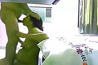 वह अपने पहचानने योग्य गधे पर गोल-मटोल गोरा हिलाता है । सेक्सी फिल्म एचडी फुल