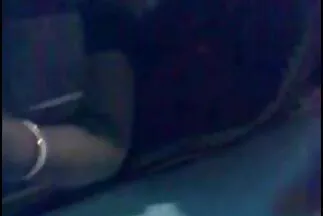 एक फ्रीलांसर हाथ रखता है और अपने स्वादिष्ट मैक के साथ फुल सेक्सी मूवी एचडी उड़ान के लिए भुगतान करता है ।